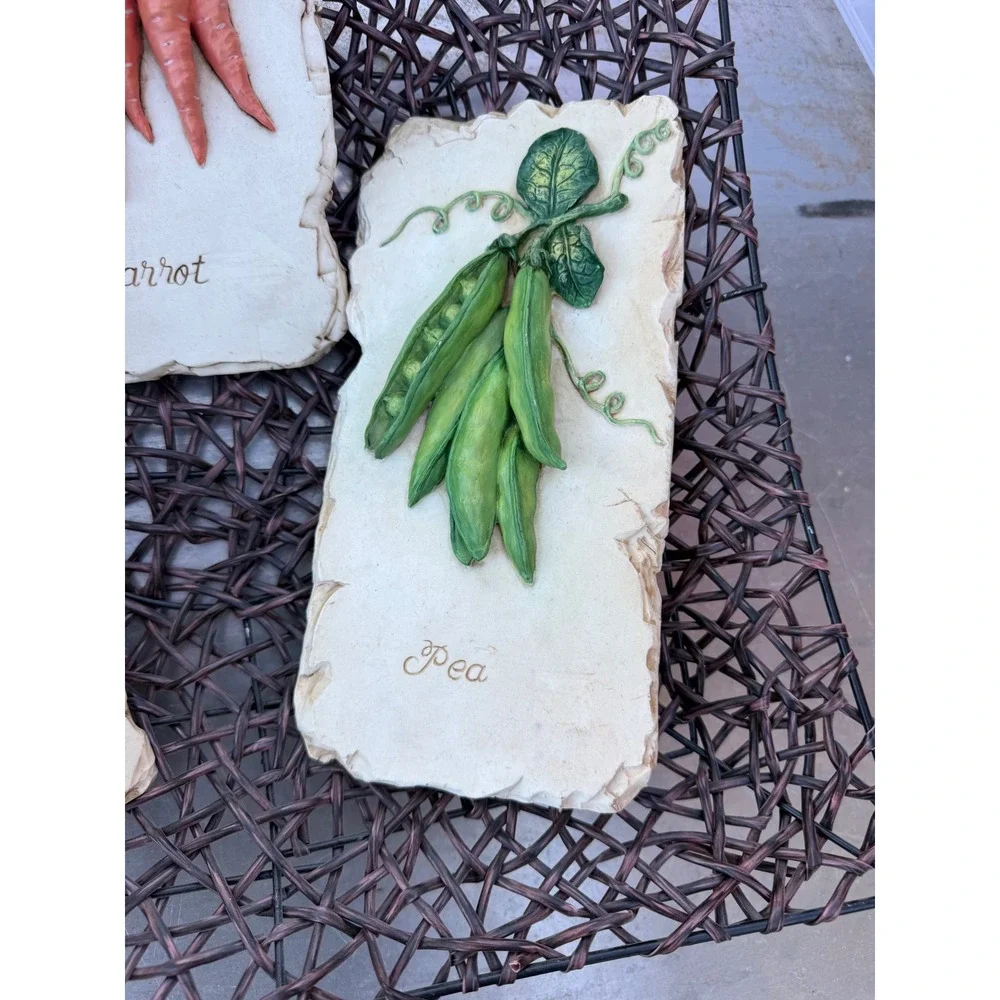 Vintage Style 3D Vegetable Wall Art Set of 3 Carrot Radish Pea Kitchen Decor